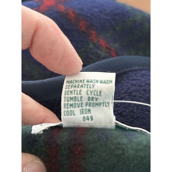 Izod 1/4 Zip Fleece Jacket Size Medium Navy Plaid NWT - Picture 4 of 6